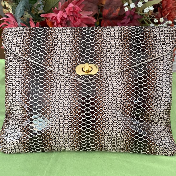 Snake print clutch bag , man made material never used from smoking free home. - Picture 2 of 9